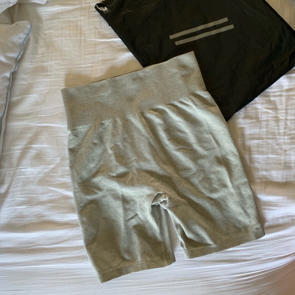 We Are Tala Pants - We Are Tala Hosta shorts